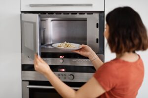 Lee más sobre el artículo Consejos para el uso adecuado de los microondas de cocina